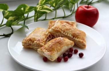 Яблочные пирожки в духовке