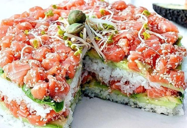 Салат Суши с огурцами рыбой рисом
