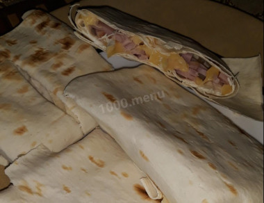 Лаваш с начинкой из ветчины и сыра