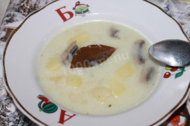 Молочный суп с картофелем и грибами