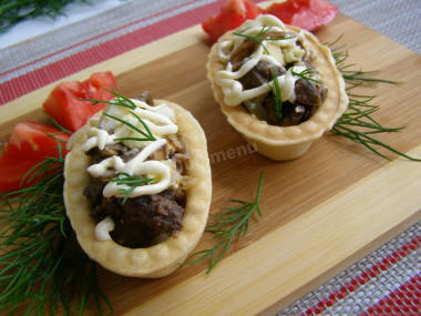 Салат Белорусский с печенью и грибами в тарталетках