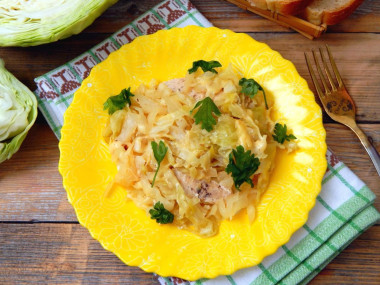 Курица со свежей капустой, сметаной и сыром в духовке
