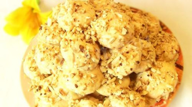 Торт Безе со сгущенкой и арахисом