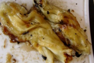 Рецепт - Салат из баклажанов и перца с зеленым луком и кинзой - Шаг 5 -  баклажанам даем остыть и очищаем.