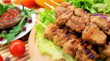 Шашлык из индейки в клюквенно медовом маринаде