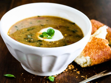 Суп с черепашьим мясом, овощами и душистыми травами