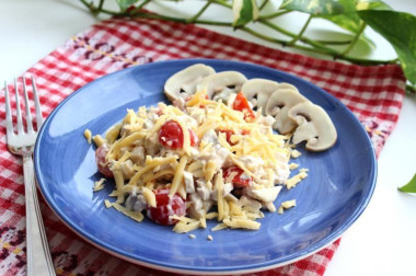 Салат Тосканский с куриным филе и грибами