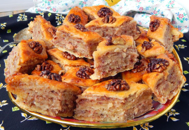 Армянская пахлава с грецкими орехами и медом