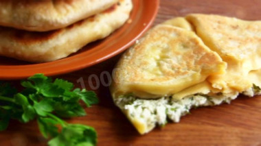 Слоистые лепёшки с творогом и зеленью