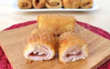 Жареные рулеты из хлеба и ветчины