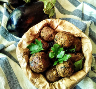 Фалафель из перловки с баклажанами