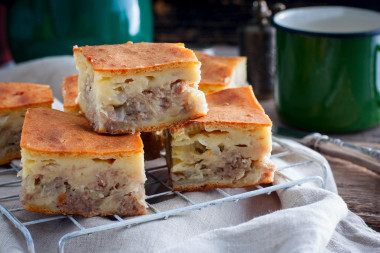 Пирог на кефире с мясом и картошкой
