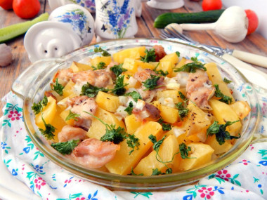 Индейка с картофелем, луком и зеленью в духовке