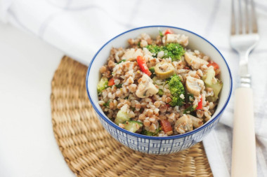 Гречка с овощами и грибами