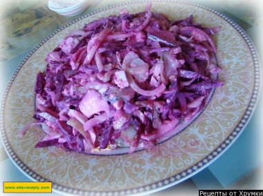 Салат нежный из селедки и свеклы с йогуртом