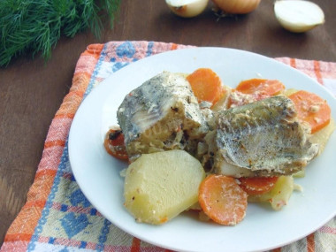 Минтай с картошкой в мультиварке