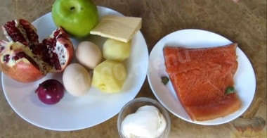 Рецепт - Слоёный салат Ёлочная Игрушка с красной рыбой - Шаг 1 - Нужные продукты.