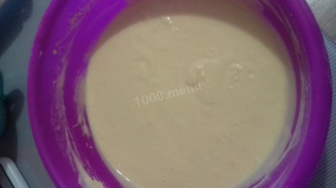 Рецепт - Заливной кефирный пирог с мясом и грибами - Шаг 2 -  Затем всыпать муку, тесто жидкое. Посолить.