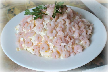 Салат Морской бриз кальмары, креветки, перец, пармезан