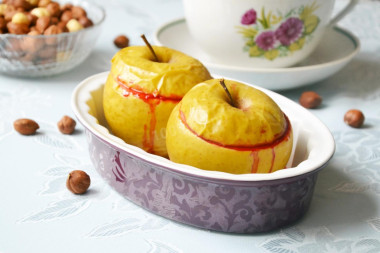 Яблоки запеченные с малиной и орехами