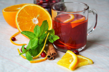 Брусничный морс с апельсином и корицей