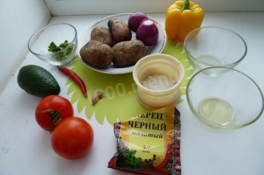 Рецепт - Салат с маринованным луком Мексиканский - Шаг 1 - Режем авокадо.