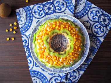 Салат с курицей кукурузой морковью яйцами слоями