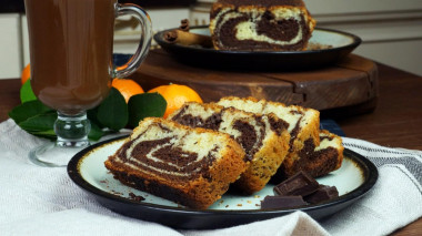 Мраморный кекс с горячим шоколадом