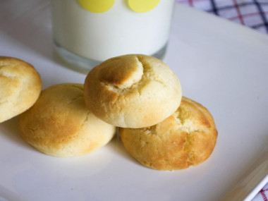 Мягкие молочные коржики