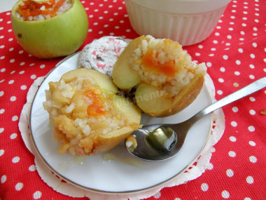 Яблоки фаршированные рисом
