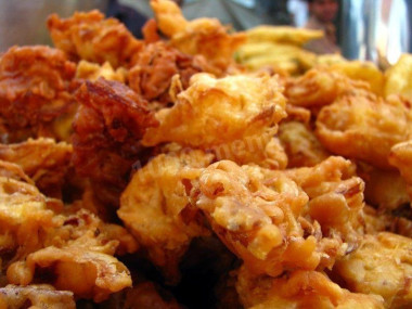 Пакоры из капусты моркови и картошки