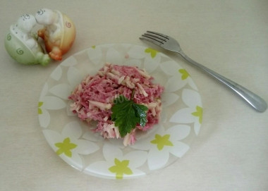 Легкий салат из брюквы и курицы