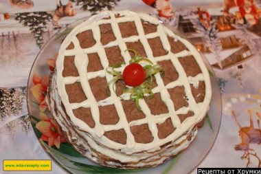 Торт из печени индейки с молоком и чесноком