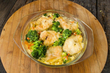 Минтай с картошкой в майонезе