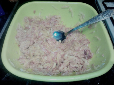 Рецепт - Драники картошка мясо чеснок - Шаг 3 -  Все тщательно перемешиваем