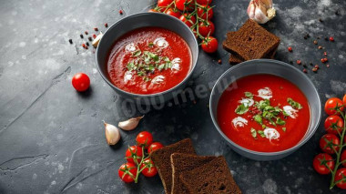 Томатный суп с чесноком и ароматными травами