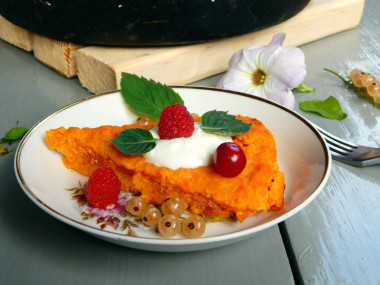 Рецепт - Манка с тыквой в духовке запеканка - Шаг 7 -  Выньте запеканку, дайте ей немного остыть и подавайте к столу, со сметаной, джемом или сгущенкой. Приятного аппетита!