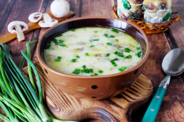 Сливочный суп с грибами и плавленным сыром