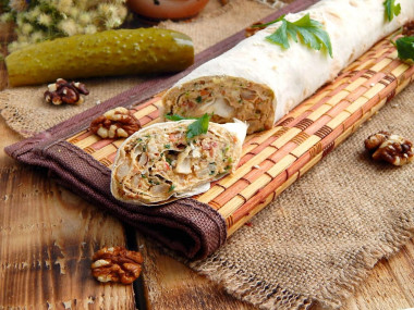 Рулет из лаваша с курицей и сыром