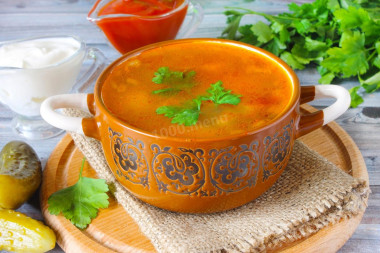 Рассольник куриный с перловкой и солеными огурцами
