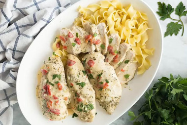 Куриные грудки в сливочном соусе в мультиварке