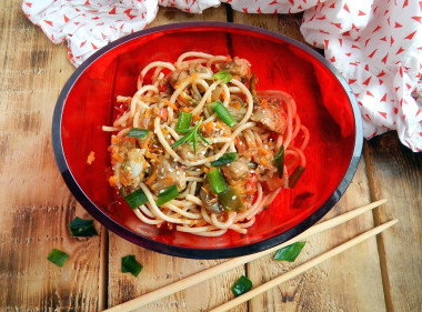 Курица терияки с овощами и лапшой
