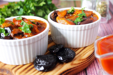 Тушеное мясо с черносливом
