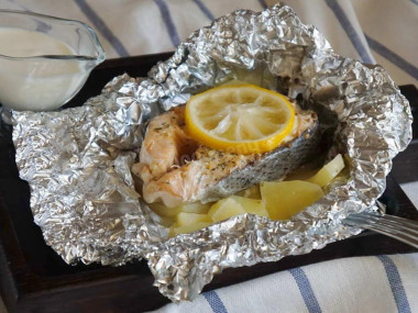 Стейки форели с картошкой