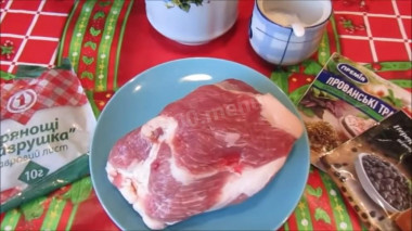 Рецепт - Буженина в рукаве - Шаг 1 - Подготовить все ингредиенты. Вместо свинины можно использовать ошеек или тазобедренную часть говядины или баранины.