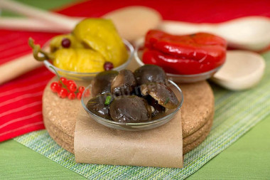 Маринованные черные грузди