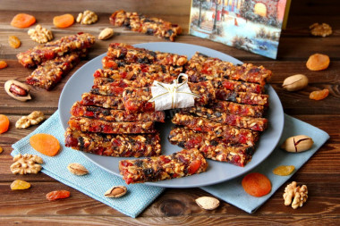 Батончики из сухофруктов и орехов своими руками