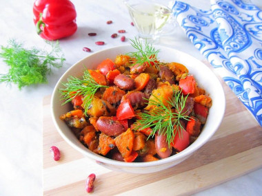 Тушеная красная фасоль с овощами