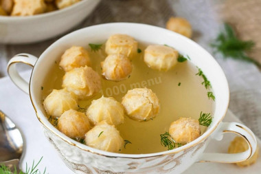 Консоме с профитролями