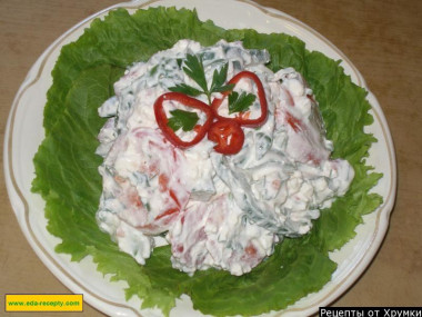 Салат болгарская брынза с помидорами и перцем и огурцами